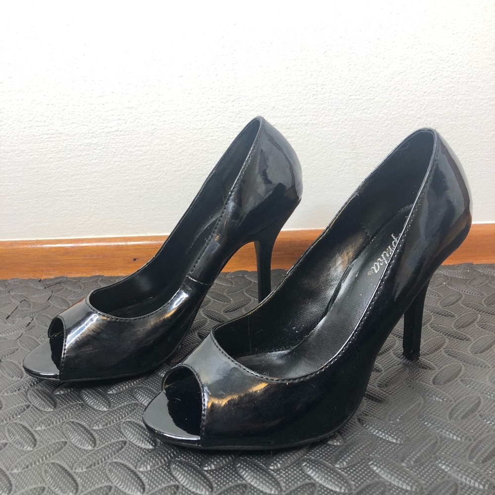 Paprika black shiny heels